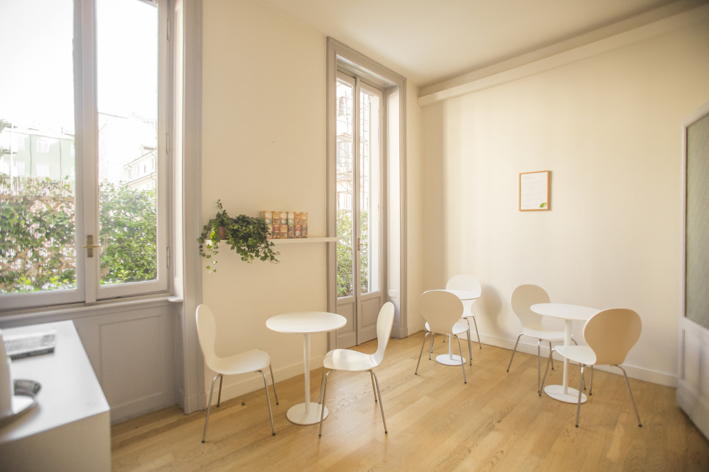 Sala caffè del Centro Onze in via Parini 16, Milano