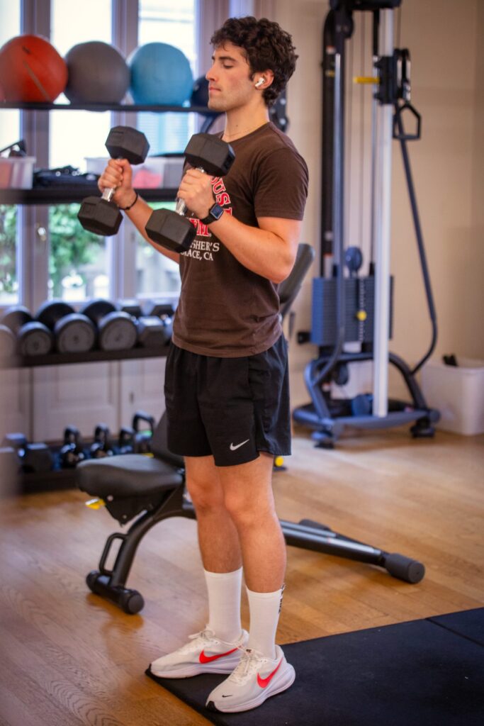 Allenamento con i pesi liberi nella sala Strength & Conditioning di Centro Onze